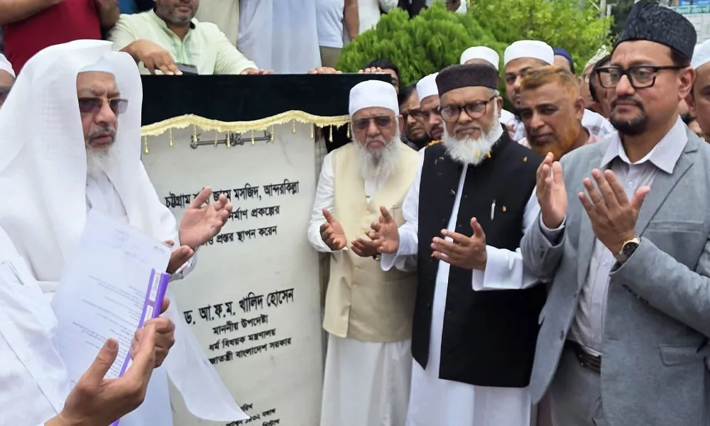 ধর্ম উপদেষ্টা চট্টগ্রাম শাহী জামে মসজিদ পুনর্নির্মাণ কাজের উদ্বোধন করলেন।
