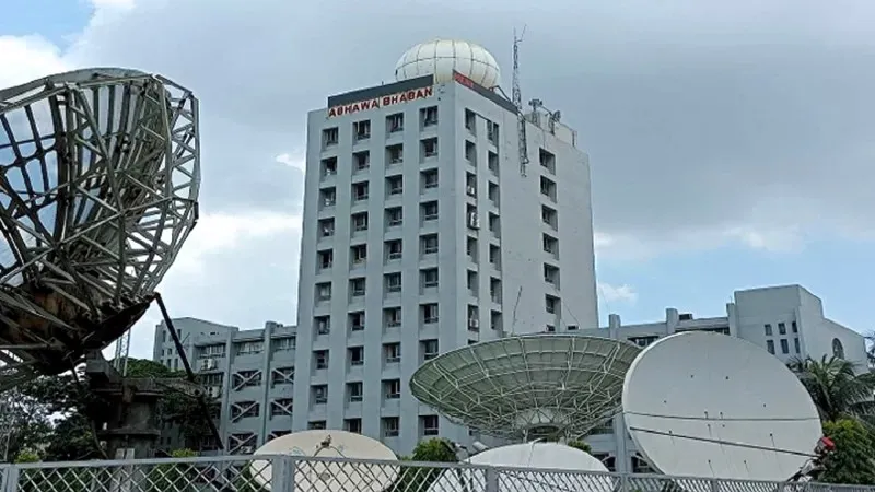 আজ ঢাকায় গরম বেড়ে শুষ্ক আবহাওয়া বিরাজের আভাস