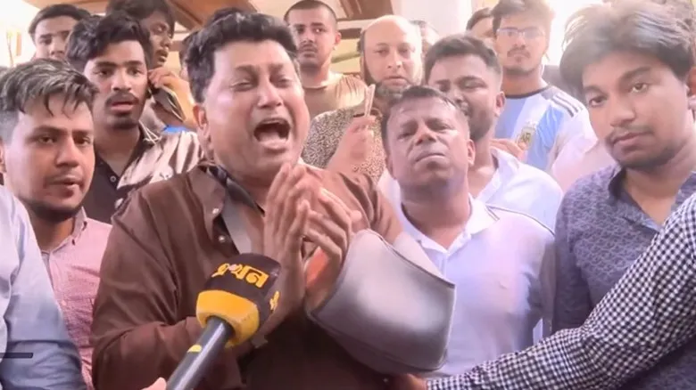 নিষিদ্ধ ছাত্রলীগ চবি শিক্ষার্থীদের দা দিয়ে কোপাচ্ছে: উপ-উপাচার্য