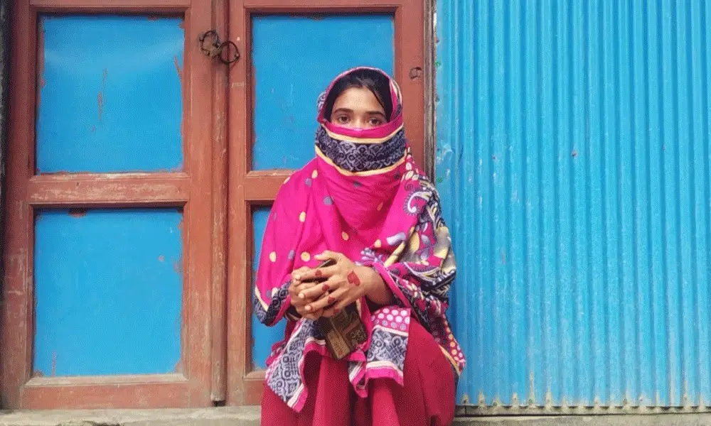 ১৯ বছরের তরুণকে বিয়ে করতে অনশনে ৪৫ বছরের নারী ঢাকায়
